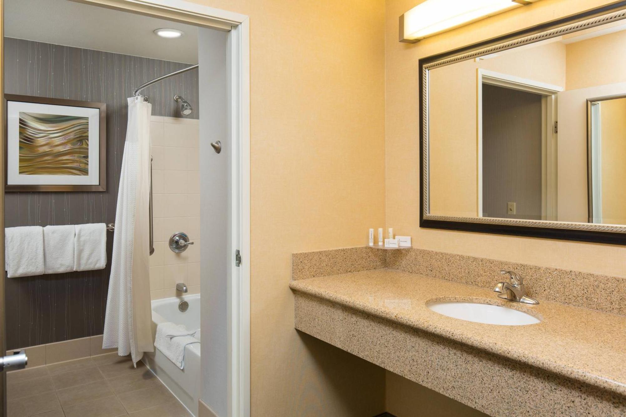 Courtyard By Marriott Ontario Rancho Cucamonga Hotell Eksteriør bilde